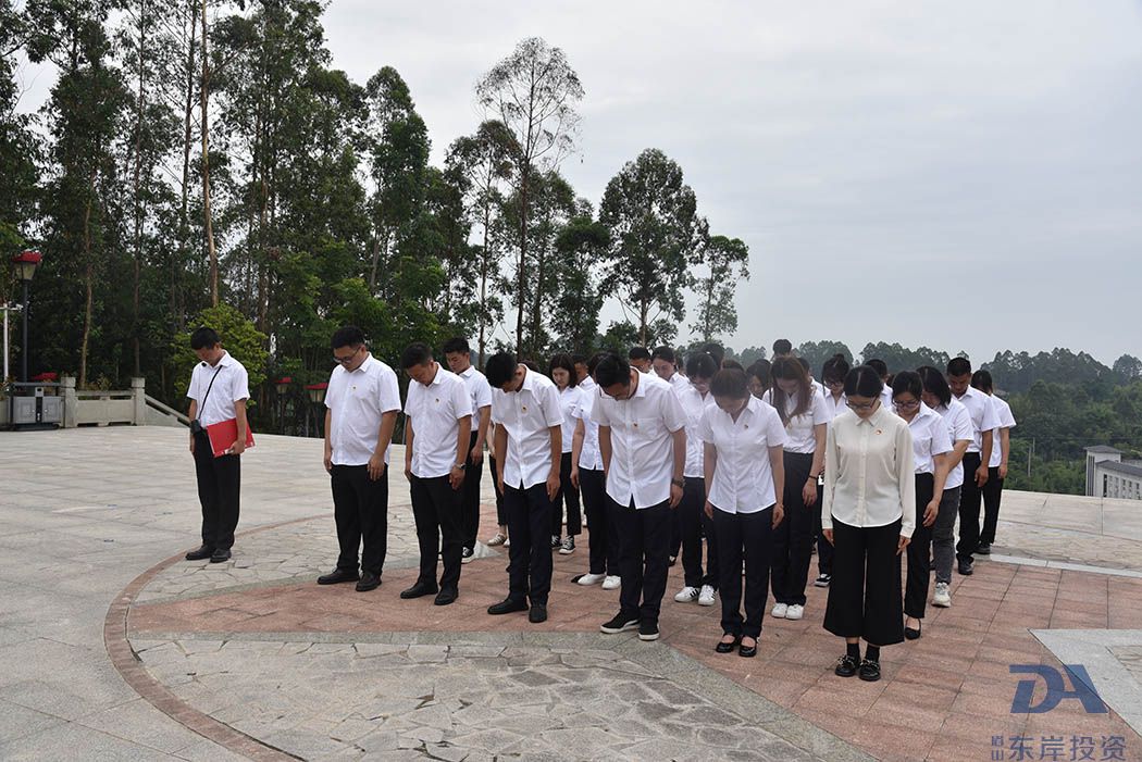 走進紅色西山、牢記革命歷史